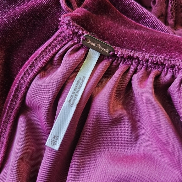 Free People Dream Team respberry color lace sleeves velvet blouse Size XS - Picture 11 of 12